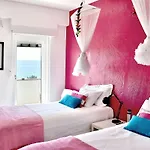 Apartment By The Sea